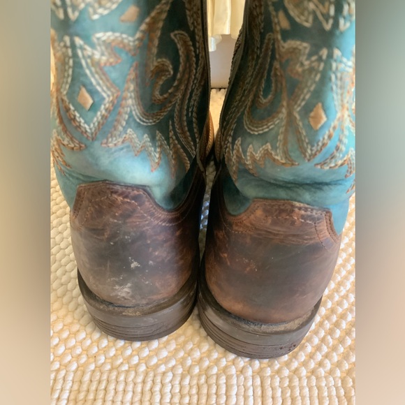 ARIAT - Picture 5 of 9